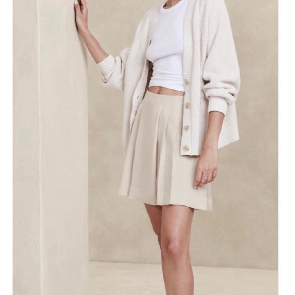 NWT Banana Republic Pleated Cream/Tan Flowy Women's Shorts